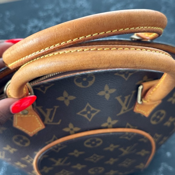Authentic Louis Vuitton Ellipse MM Monogram Bag - Picture 10 of 14